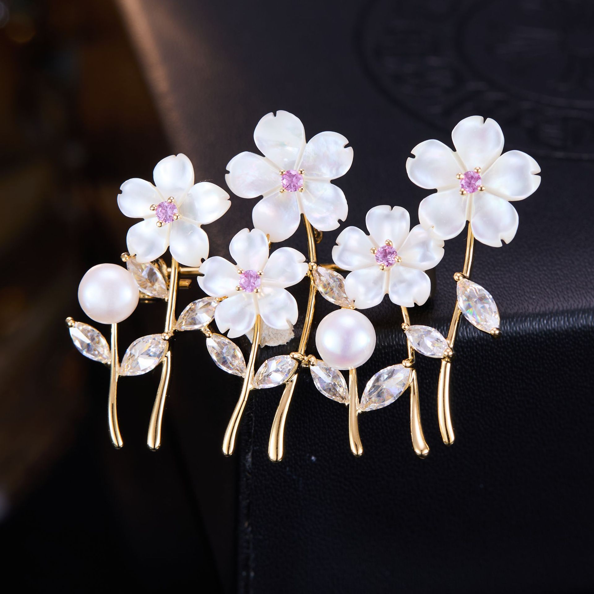 Women Accessories Bouquet - OKILY Elegancka biała broszka z perłami