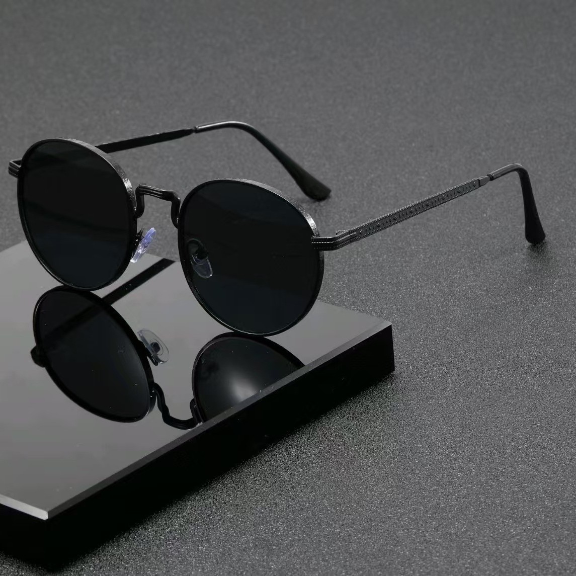 Women'S Accessories Designer - Klasyczne okrągłe okulary przeciwsłoneczne dla mężczyzn